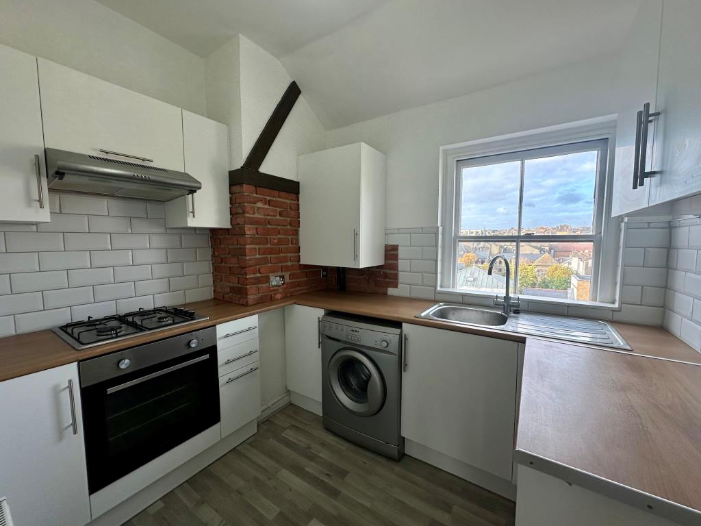 Lot: 160 - TOP FLOOR FLAT WITH VIEWS - Kitchen with view